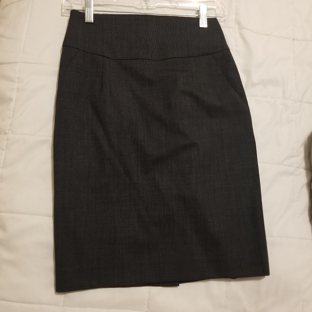 2 for 30$ Banana republic pencil skirt.